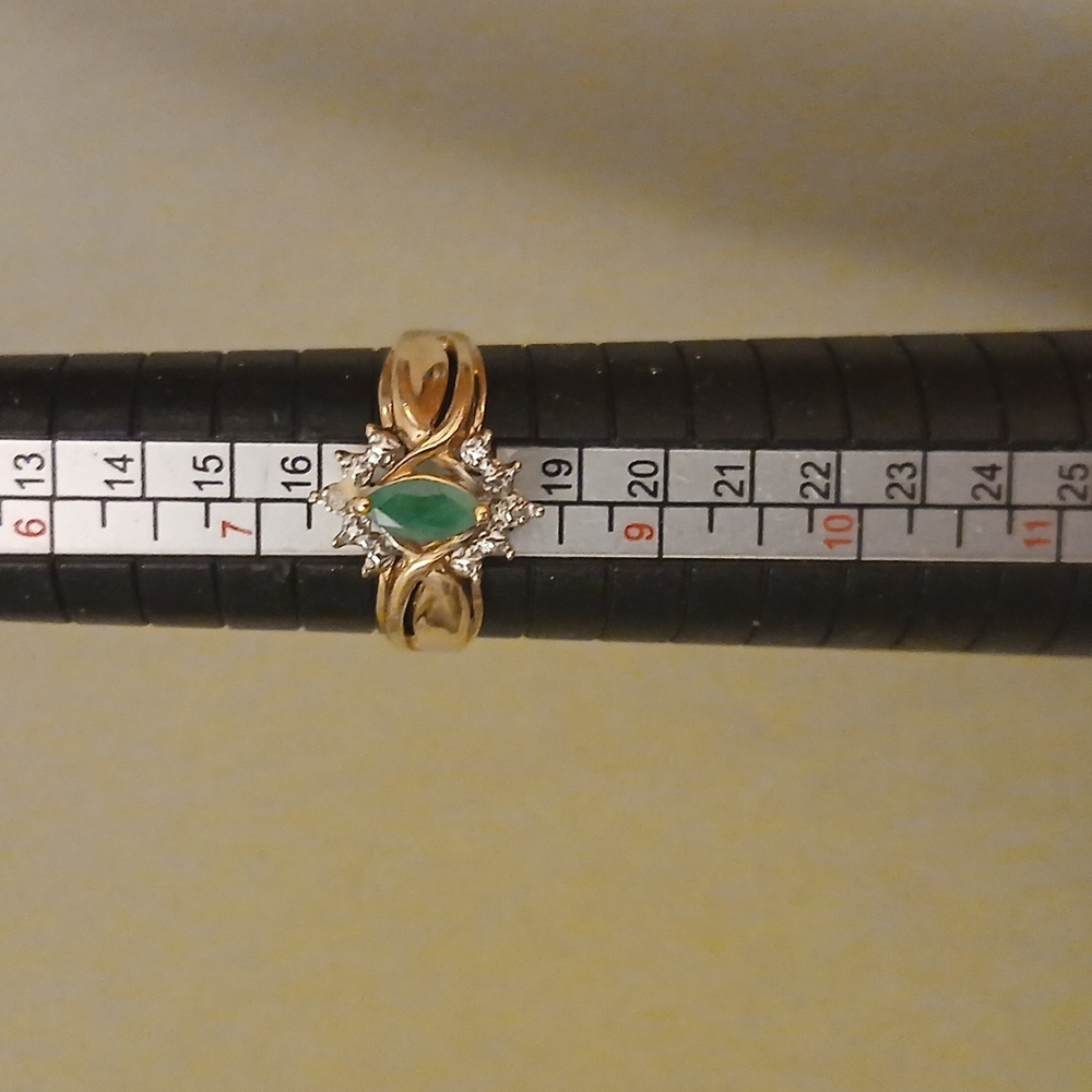14K Marquise cut Emerald and diamond ring. Size 8 - Picture 8 of 13